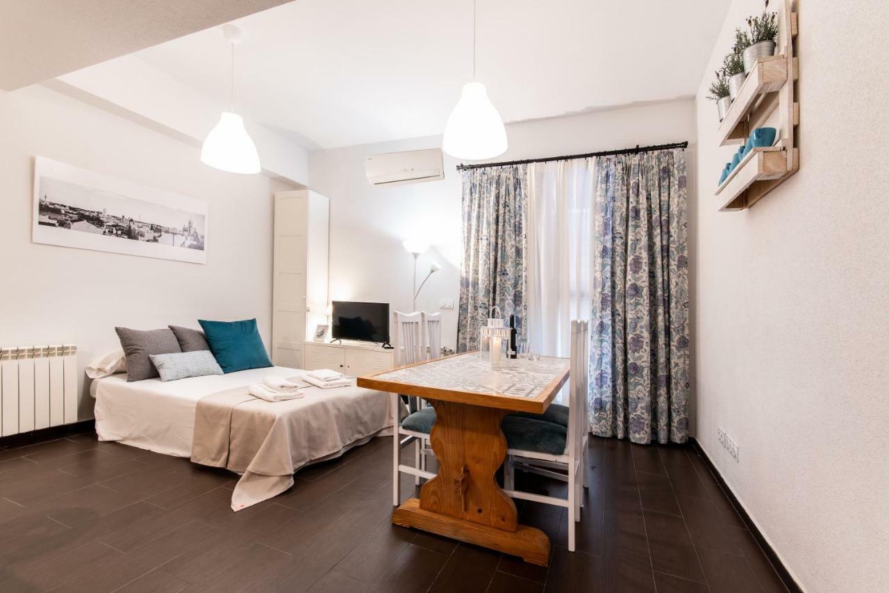 1 Habitacion Apartamento Temporada Lucero Madrid Exteriör bild
